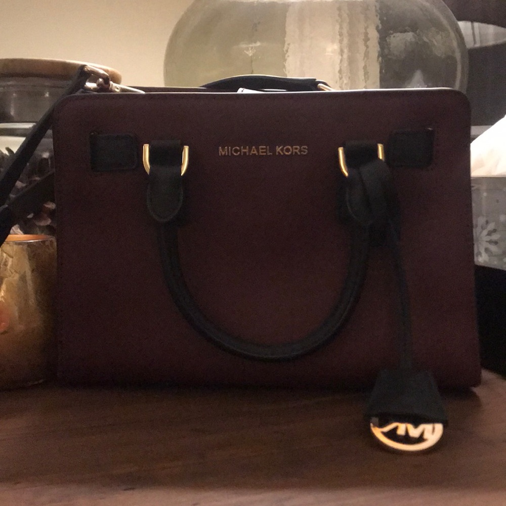 MICHEAL KORS MAROON CROSS BODY PURSE